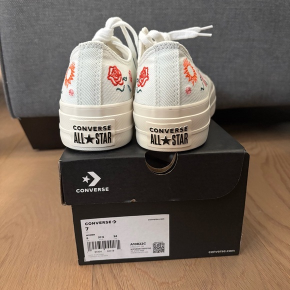 NIB✨ Floral Platform Sneakers - Picture 3 of 6